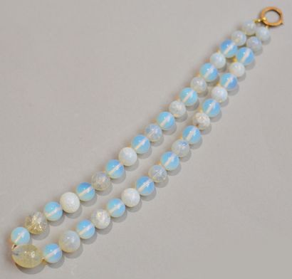 Opaline glass bead necklace, 750 thousandths...