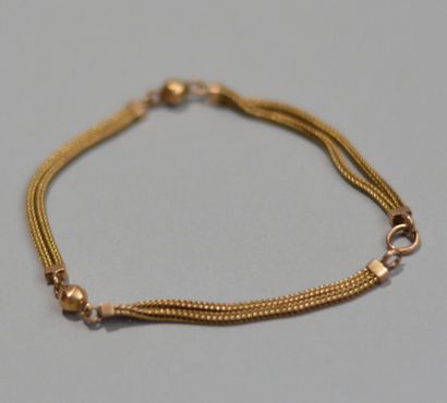 null 750 thousandths gold bracelet or watch chain
Weight: 5.4 g - L. 17 cm (missing...