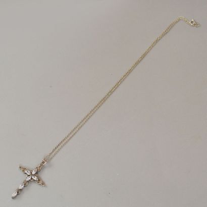 null 925 thousandths silver cross and navette-cut glass pendant 
Gross weight: 12.8...