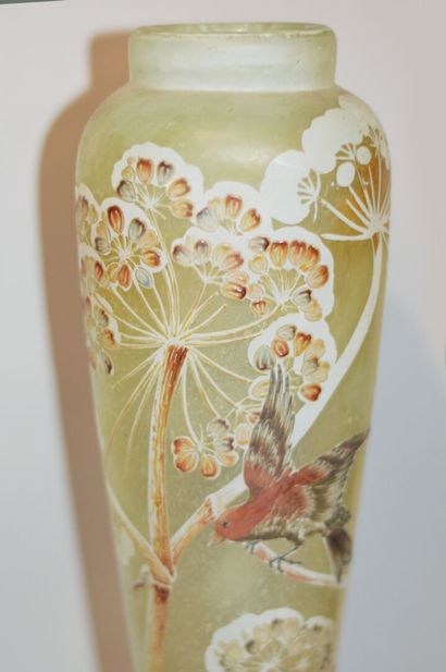 Émile GALLÉ (1846 -1904) Vase balustre légèrement épaulé à petit col tubulaire sur...