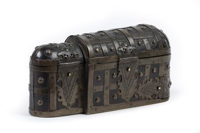  Trousse d'Olivier Le Daim, barber to Louis XI 

in brass and leather on a studded... Gazette Drouot