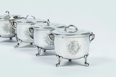  Dans le goût du XVIIIe siècle 
Douze petits pots à bouchée, dits 