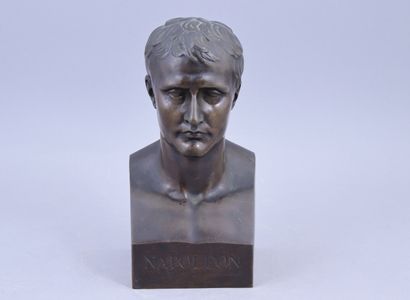  D'après Antonio Canova (1757-1822)
Buste de Napoléon Ier 

Bronze. 
Cachet de réduction... Gazette Drouot