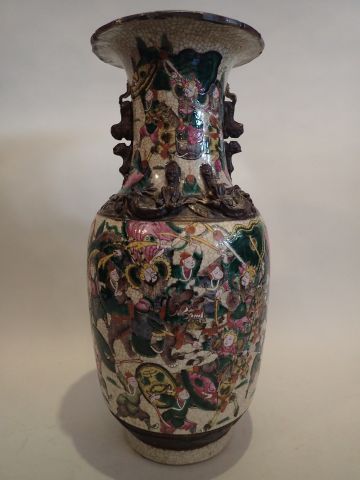 null Vase en porcelaine de Nankin à décor polychrome de guerriers. Chine, travail...