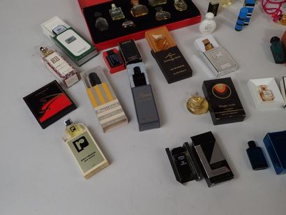null Collection de miniatures de parfum ou mignonettes, dont Nina Ricci, Hermès,...
