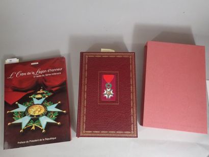 null [LEGION D'HONNEUR] Lot de deux livres comprenant : L. BONNEVILLE DE MARSANGY,...