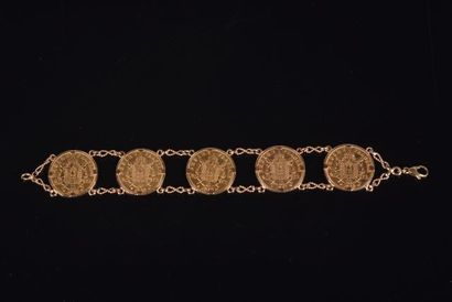 null Bracelet en or jaune serti de cinq pièces de 20 francs or Napoléon III lauré....