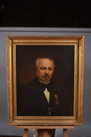 null Eugène Damas (1848-1917). "Portrait d'homme à la Légion d'Honneur et au clavier...