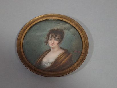 null Miniature circulaire figurant le portrait d'une dame du Premier Empire à l'étole...