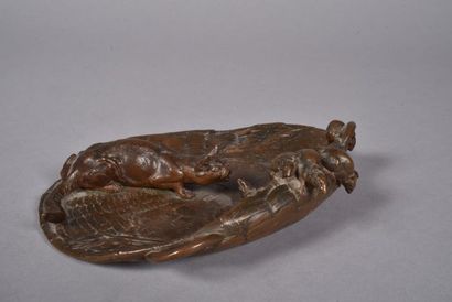null Louis-Théophile HINGRE (1832 - 1911). Coupe formant vide poche en bronze à patine...
