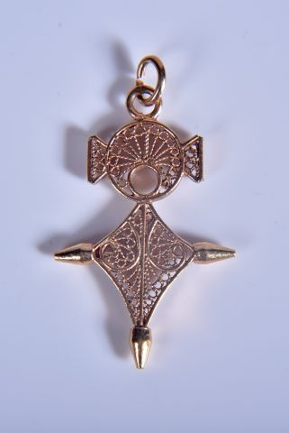 null Petite croix saharienne en or filigrané (Pds 3g)