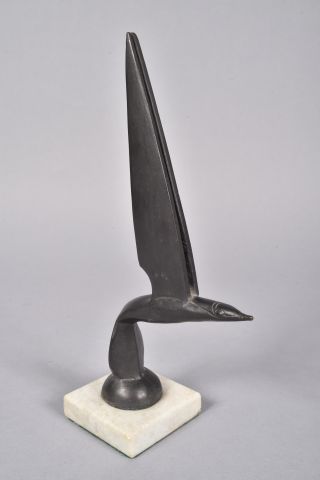 null VICTOR BRECHERET (1894-1955). "Poisson volant". Bronze à patine noire. Signé...