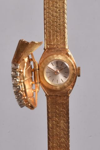 null BUCHERER 21 jewels made in Swiss, montre bracelet en or 18K à décor en applique...