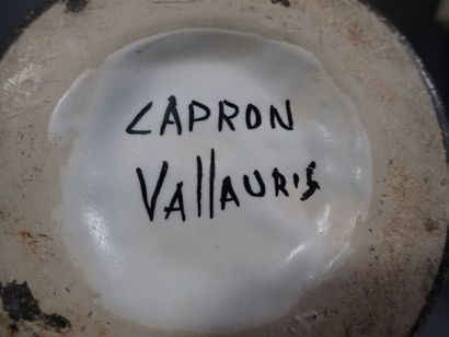 null Roger CAPRON (1922-2006) à Vallauris. Vase balustre à oreilles en céramique...