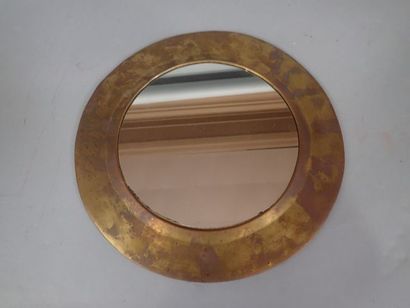 null Miroir circulaire en métal. (Diam. : 39,5 cm)