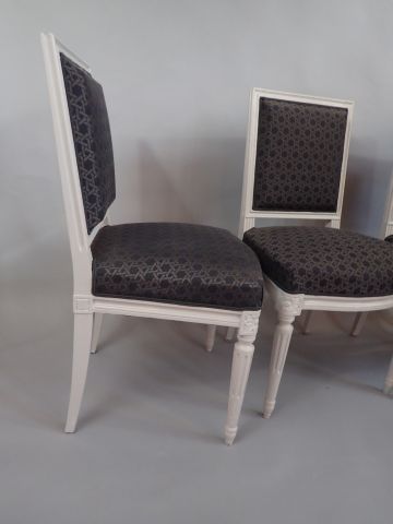 null Maurice HIRCH (XXe siècle). Ensemble de quatre chaises dites à la Reine en bois...