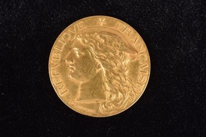 null Hubert PONSCARME (1827-1903), d'après. Médaille en or jaune, à décor du portrait...