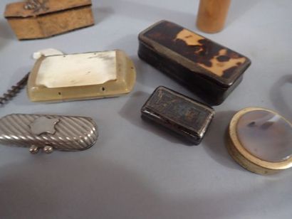 null Ensemble de boîtes miniatures comprenant boîte à timbres, tabatières, porte-Louis,...
