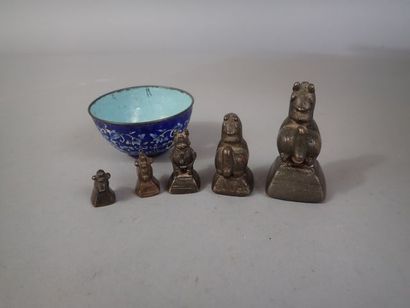 null Ensemble de 5 poids à opium en bronze zoomorphes. Chine, XIXe siècle. (H. :...