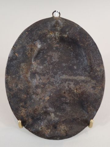 null Médaille en fonte de forme ovale orné du profil d'Henri IV coiffé d'une couronne...