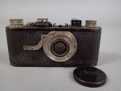 null Boitier Leitz Leica I n°3301 (1927) avec objectif Leitz Elmar 3.5/50 mm.