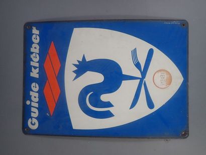null Plaque en tôle émaillée pour le Guide Kléber datée 1981 (Dim: 47,5x33cm).