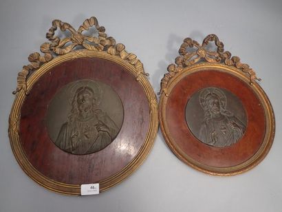 null RUFFONY (XXe). Paire de deux médaillons unifaces en bronze représentant le Christ...