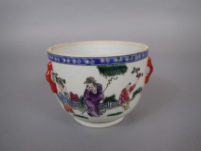 null CHINE, début XXe siècle
Pot en porcelaine à décor polychrome d’enfants et sages...