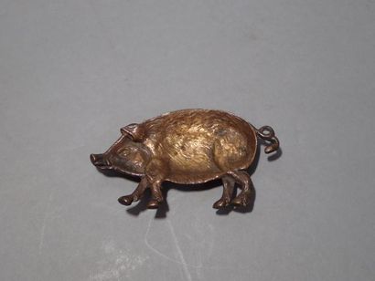 null Cendrier en bronze doré en forme de cochon. (Long. : 11 cm)
