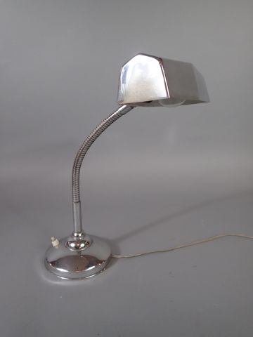 null Lampe en métal chromé à brax flexible. Vers 1970. (H. (dépliée) : 46 cm) (légères...