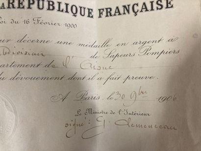 null Brevet pour la médaille d’honneur des Sapeurs-Pompiers remis en 1906 à Hyppolyte...