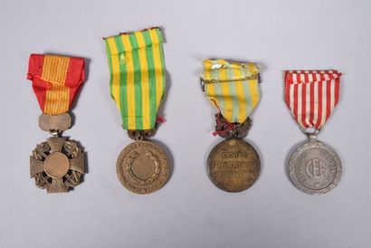 null FRANCE . -4 décorations :  Médaille vietnamienne -   Médaille C.E.F. Extrême...