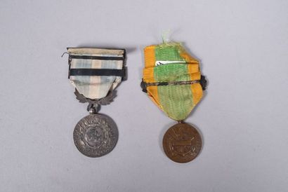 null FRANCE.  Médaille coloniale avec barrettes : Madagascar, Cochinchine, Tonkin....