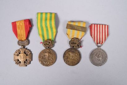 null FRANCE . -4 décorations :  Médaille vietnamienne -   Médaille C.E.F. Extrême...