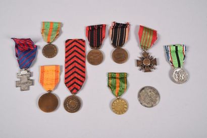 null FRANCE. Ensemble de 9 décorations dont: 2x médailles de la Résistance française,...
