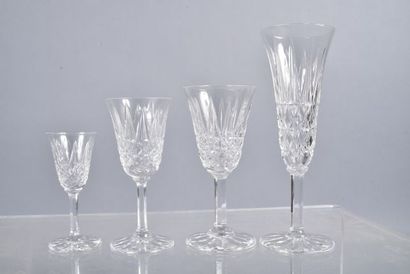 null SAINT LOUIS. Partie de service de verres en cristal, modèle Tarn, de forme tulipe...