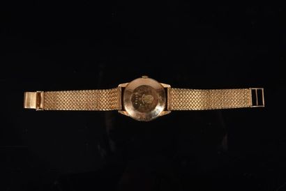 null LIP. Montre bracelet d’homme en or jaune (750 millièmes). Boîtier rond, cadran...