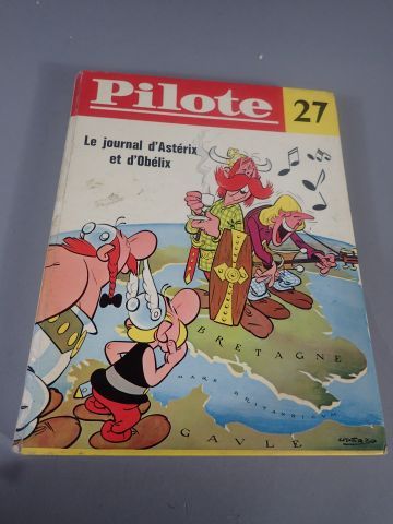 null PILOTE. 10 recueils cartonnés du magazine Pilote n° 15 (1963) ; 16 (1963) ;...