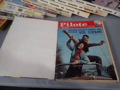 null PILOTE. 10 recueils cartonnés du magazine Pilote n° 15 (1963) ; 16 (1963) ;...