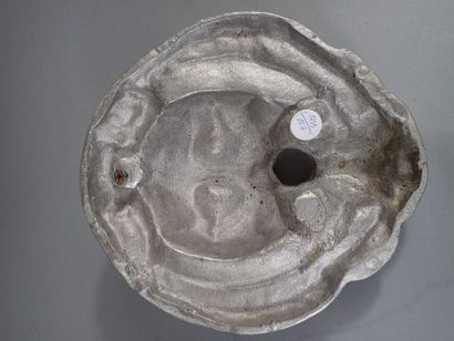 null Ornement de fontaine en forme de mufle de lion en fonte argenté (H: 26,5cm)...