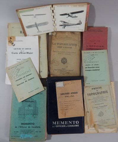 null Lot de livres et plaquettes pour officier dont : Notice sur l’officier d’approvisionnement-1953,...