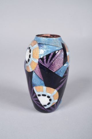 null Camille FAURÉ (1874-1956). Petit vase en cuivre émaillé à décor violet, bleu...