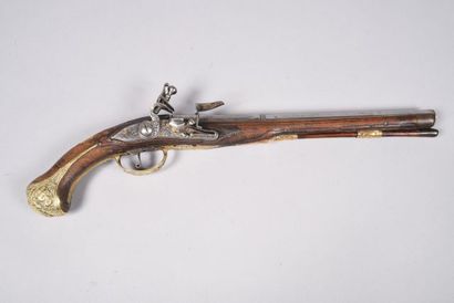 null Luxueux pistolet d’arçon à silex, XVIIIème siècle.
Platine à silex à corps plat...