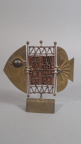 null JARC, "Le poisson" sculpture en laiton et cuivre, Xxème siècle. Non signé. ...