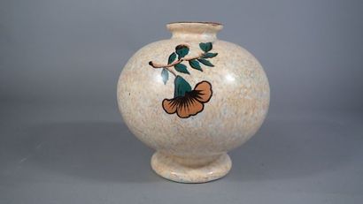 null Antoine Dubois (actif au milieu du XXème). Vase rond en céramique à décor polychrome...