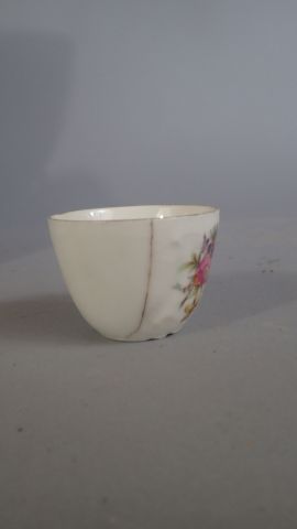 null DINETTE, service à thé en porcelaine à décor de fleurs composé d'une théière,...