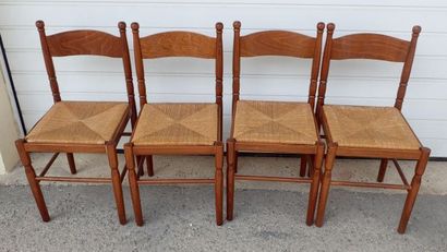 null Ensemble de 4 chaises en bois naturel assises paillées. Reposant sur quatre...