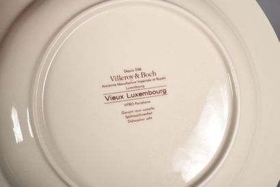 null Villeroy § Boch, 21 assiettes creuses en porcelaine, modèle " Vieux Luxembourg"....