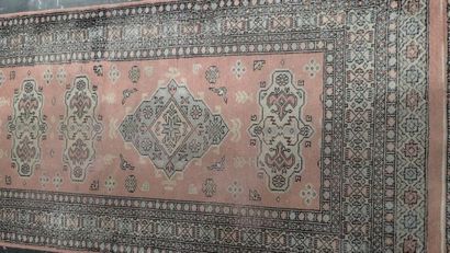 null Grand tapis de galerie dans les tons rose et gris(dim. 386x77cm) (usure)