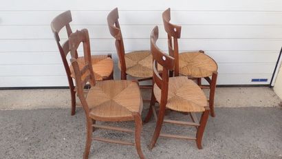 null Suite de quatre chaises en bois naturel à dossier a bandeau et assises paillées....